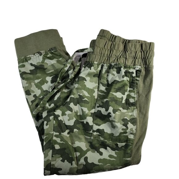Time and Tru Women’s Relaxed Utility Camouflage Jogger Pants - Picture 1 of 6